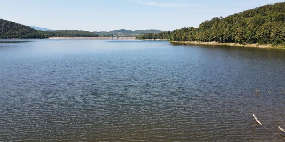 Lacul de acumulare Tăuț
